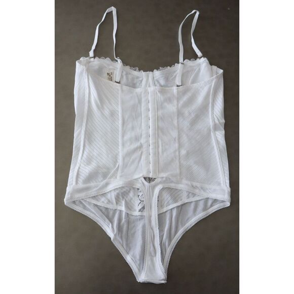 Intimately x Free People Sz Medium White Built In Bra Corset Back Thong Bodysuit - Picture 2 of 6